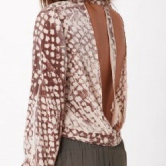 Blue Life Open Back Long Sleeve Top Cropped V-neck - Picture 2 of 9